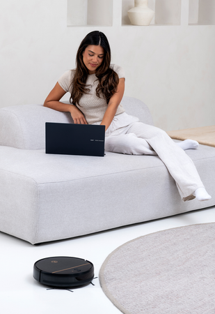 AG Robotstofzuiger met Dweilfunctie - Gold Stripe Design.